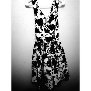 Elle black and white Retro floral dress NWT